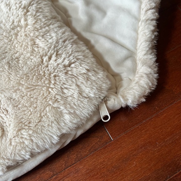 POTTERY BARN TEEN PLUSH FAUX FUR POLAR BEAR SLEEPING BAG VERY SOFT SOLD OUT - Picture 9 of 16